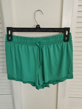 NWOT Women’s Lightweight Elastic Waist Green Butterfly Shorts